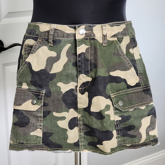 90s Vintage Camo Mini Skirt - Picture 1 of 5